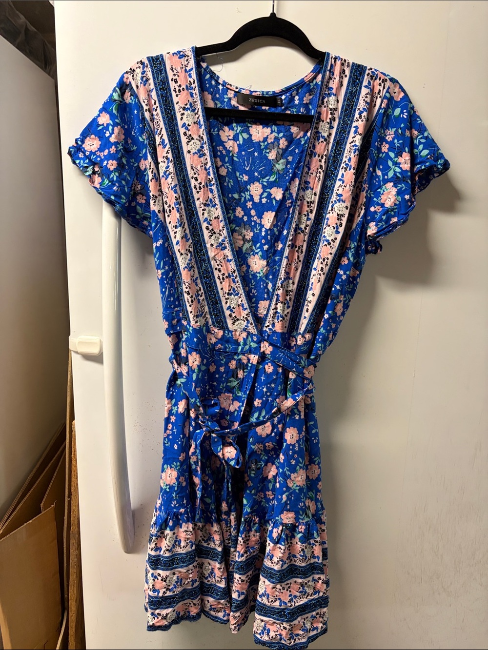 Faux wrap Zesica Blue Floral Wrap Midi Dress